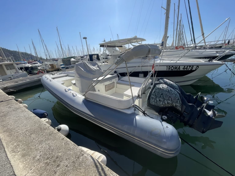 Noleggio Gommone a Mentone – Zodiac NZ-O 760