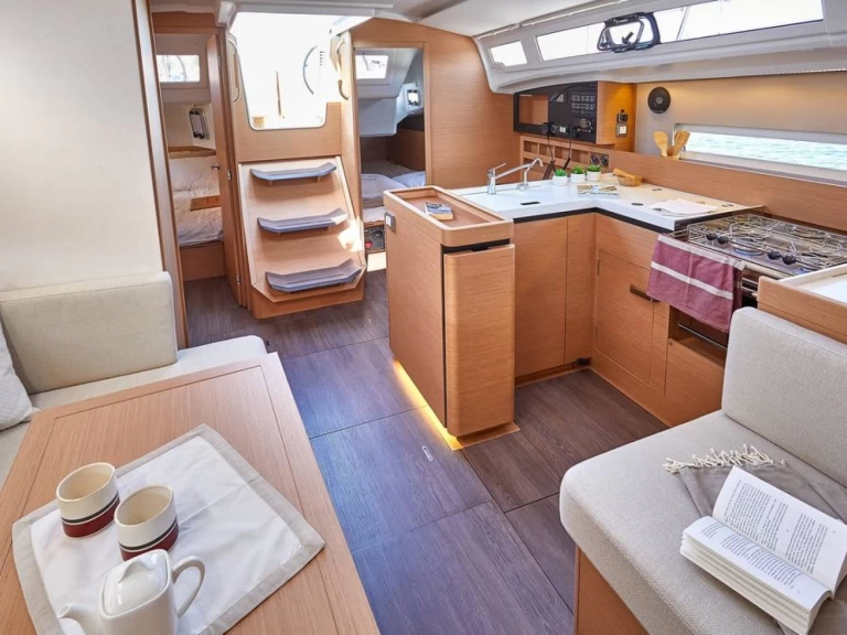 Jeanneau Sun Odyssey 410 da affittare a  Gouviá