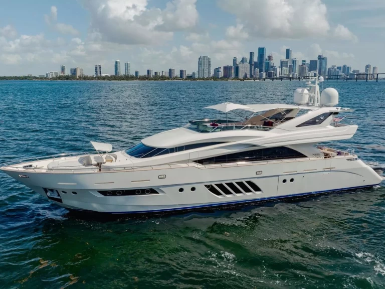 Noleggiare una Dominator 28M a South Miami Beach