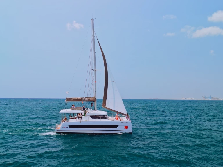 Noleggiare una Bali Bali Catspace Voile a Barcellona