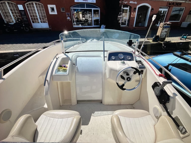 Noleggiare una Rio Rio 650 Day Cruiser a Nizza