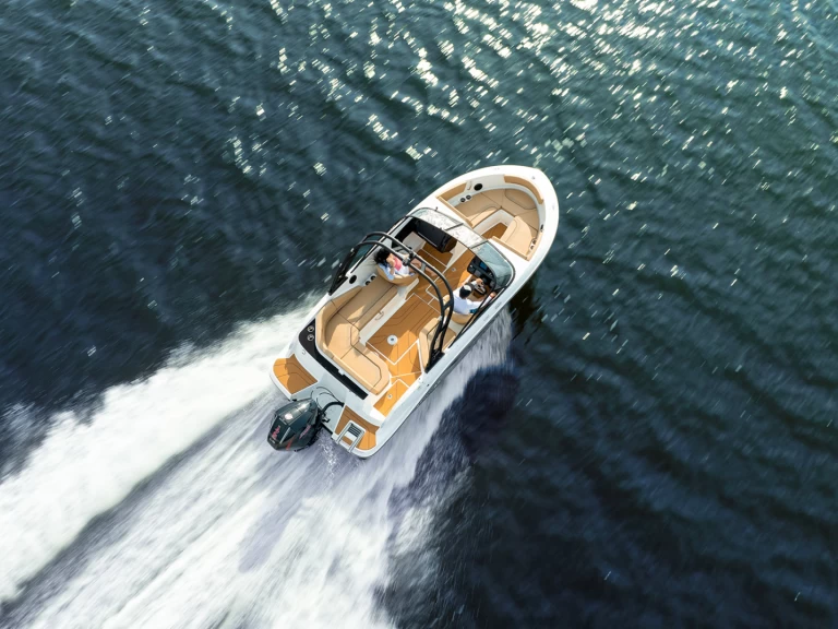 Noleggio Barca a motore Bayliner con patente nautica