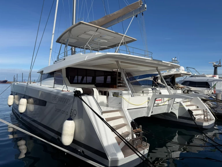 Noleggio Catamarano con o senza skipper Fountaine Pajot a Procida