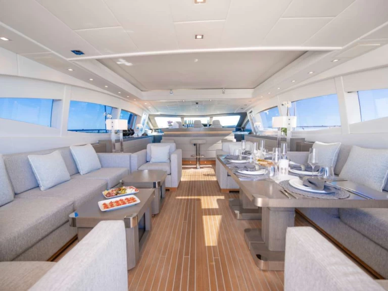 Noleggio Yacht di lusso a Paradise Island – Mangusta TOTAL