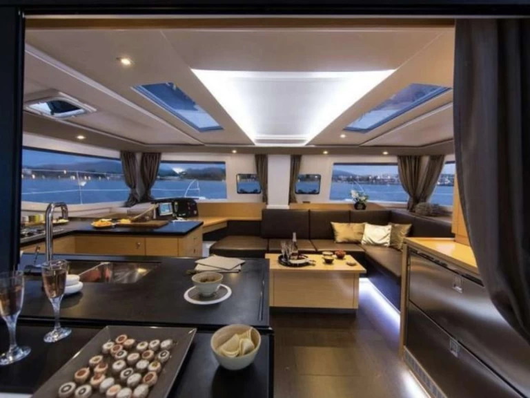 Noleggiare una Fountaine Pajot Mahana a Polinesia Francese