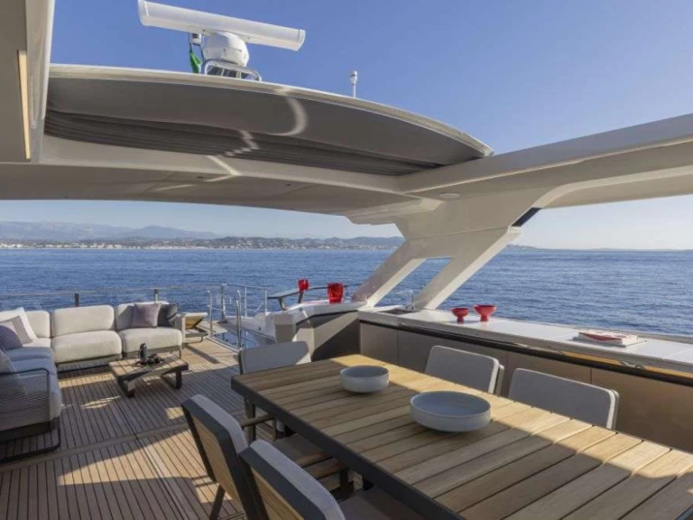 Noleggio Yacht di lusso Absolute con patente nautica