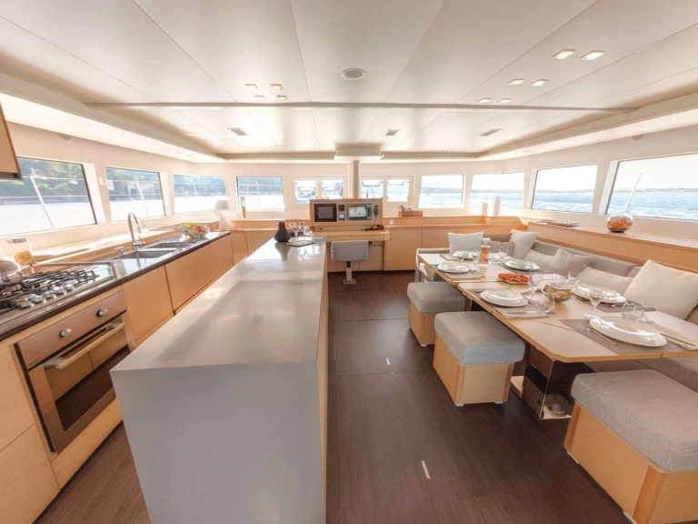 Noleggio Yacht di lusso con o senza skipper Lagoon a Álimos