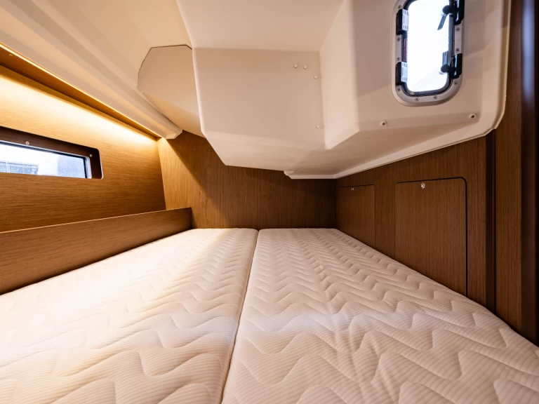 Barca a vela a noleggio a Néa Péramos al miglior prezzo