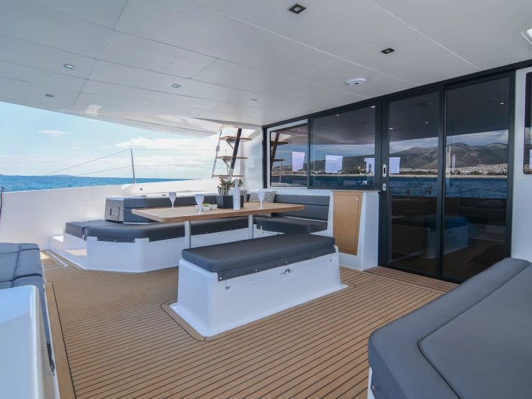 Noleggiare una Dufour Dufour Catamarans 48 Sail a Lefkáda