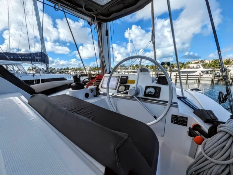 Noleggio Catamarano a Nassau – Bali Bali 4.2