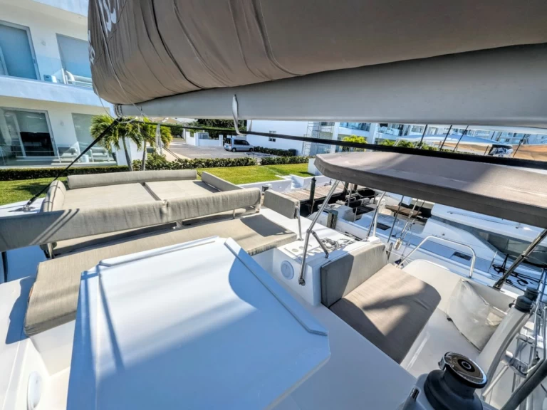 Noleggio Catamarano Bali con patente nautica