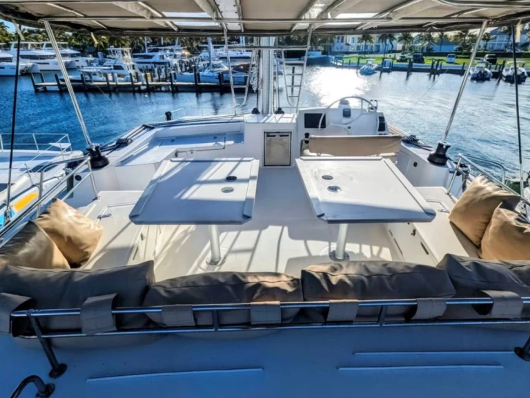 Noleggio Catamarano Bali con patente nautica