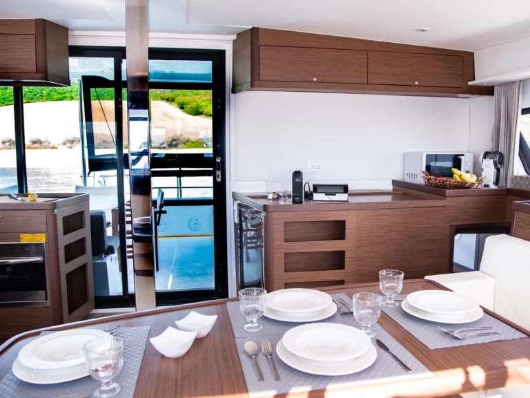 Noleggio Catamarano a Naxos Port – Lagoon Lagoon 42