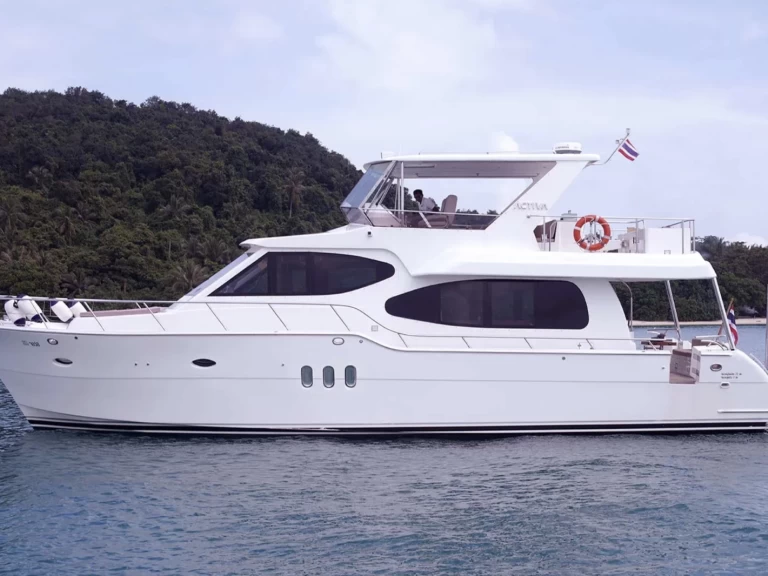 Noleggio Yacht di lusso Jawsss con patente nautica