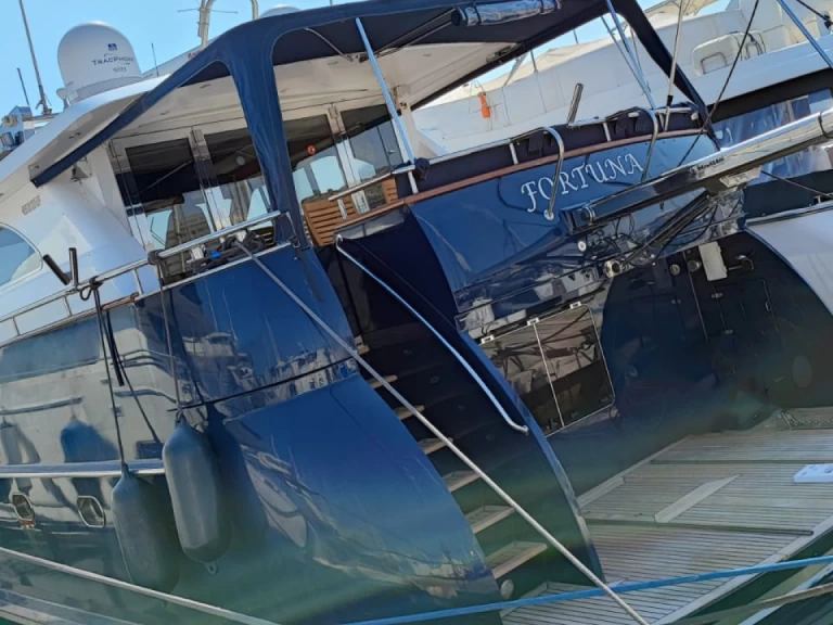 Noleggiare una Continental 2200 a Limassol