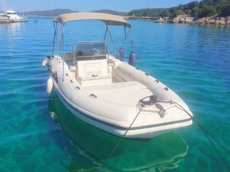 Gommone a noleggio a Italia al miglior prezzo