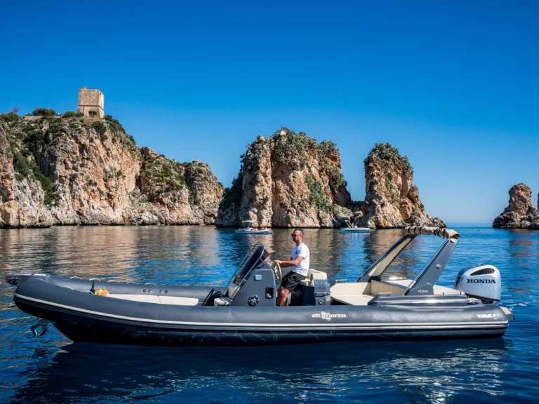 Noleggio Gommone Altamarea con patente nautica