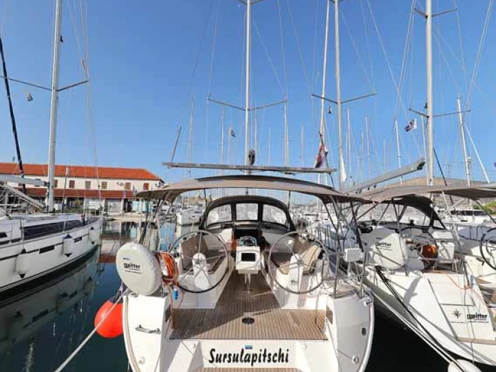 Noleggio barche Bavaria Cruiser 37 a Pola su Samboat
