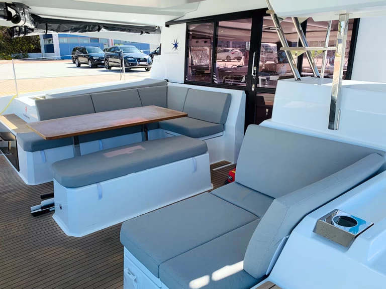 Noleggio Catamarano a Álimos – Fountaine Pajot Elba 45
