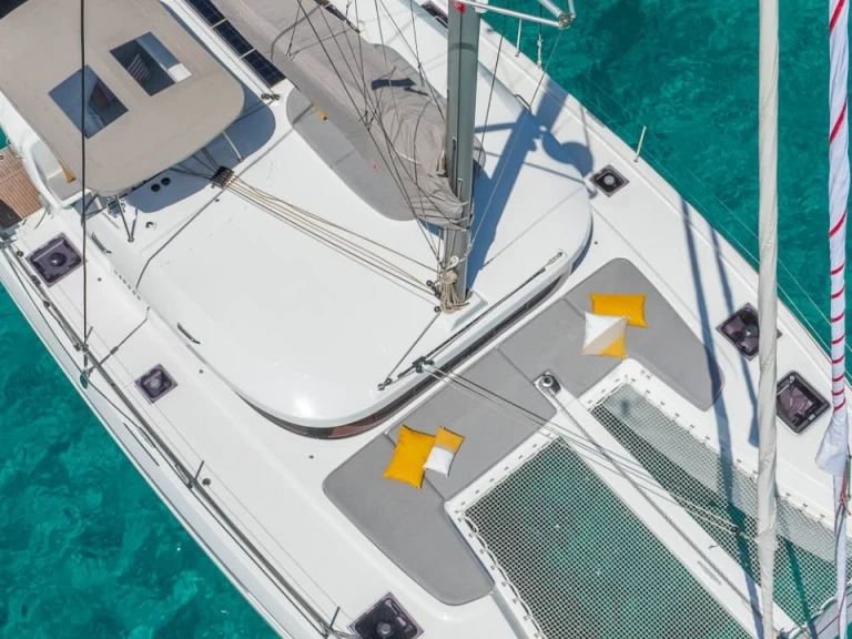 Catamarano a noleggio a Álimos al miglior prezzo