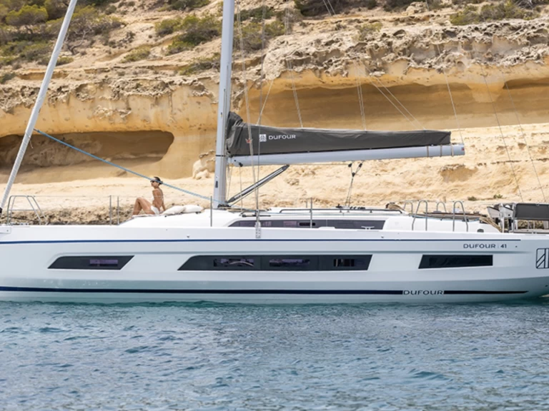 Barca a vela a noleggio a Procida al miglior prezzo