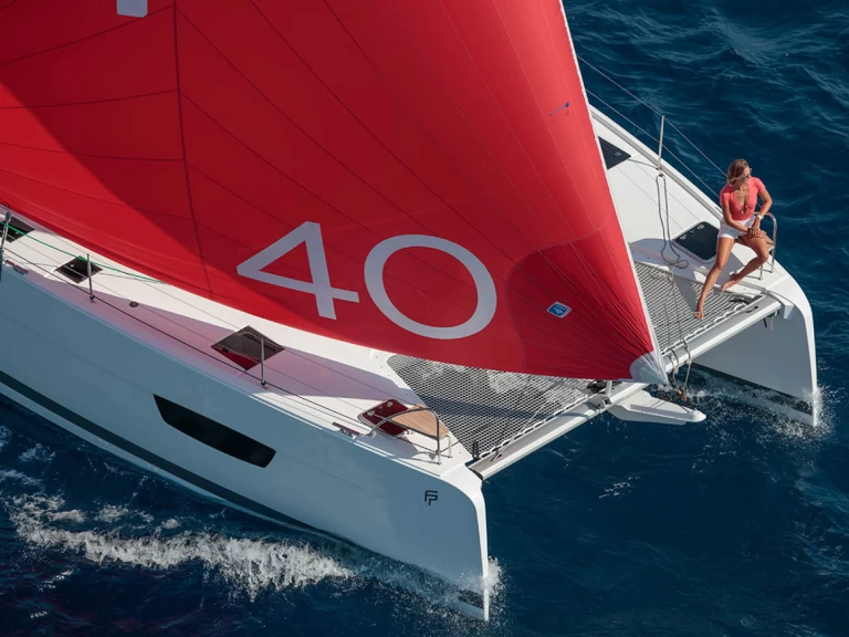 Noleggiare una Fountaine Pajot Isla 40 a Álimos