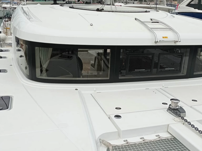 Noleggiare una Lagoon Lagoon 40 a Álimos