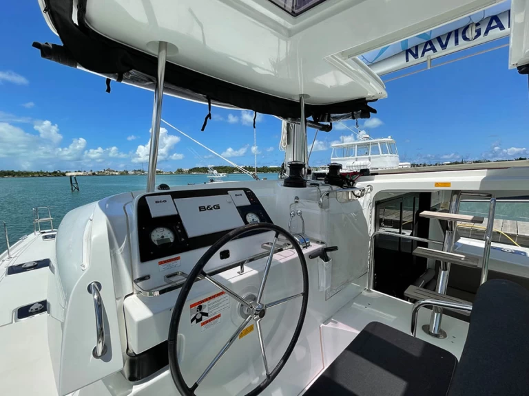 Noleggiare una Lagoon Lagoon 42 a Álimos