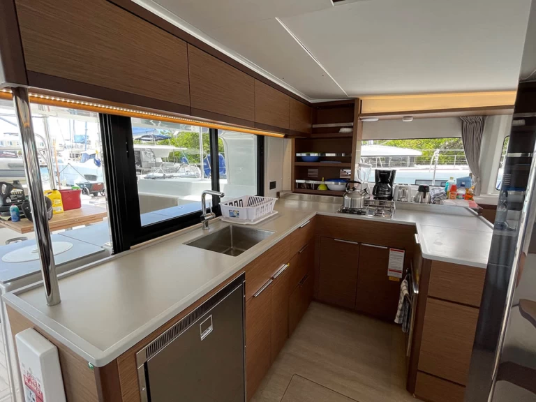 Noleggio Catamarano con o senza skipper Lagoon a Álimos
