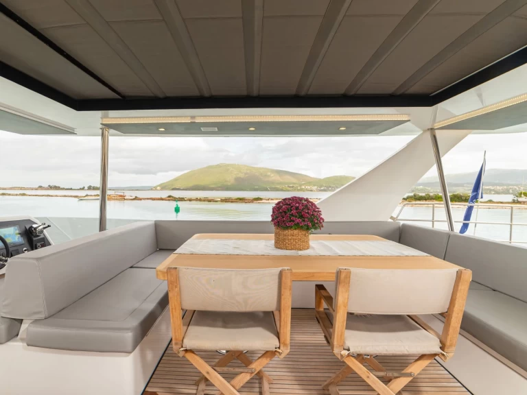 Barca a motore a noleggio a Álimos al miglior prezzo