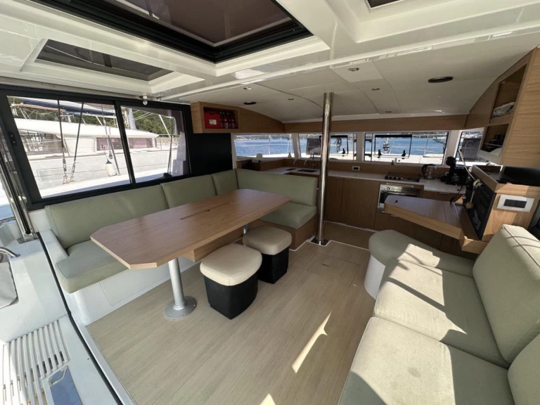 Catamarano a noleggio a Ðuraševići al miglior prezzo