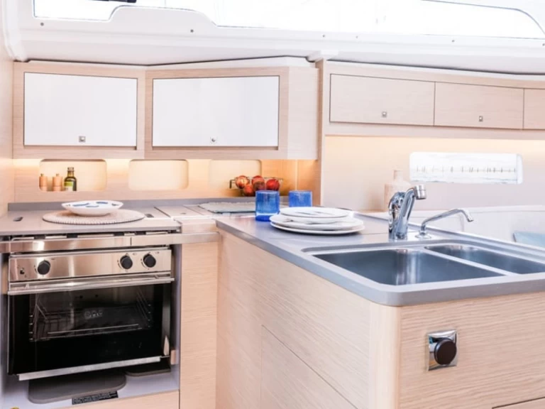 Barca a vela a noleggio a Procida al miglior prezzo