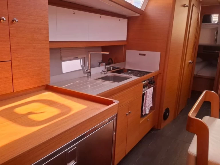 Noleggiare una Dufour Dufour 430 Grand Large a Cagliari