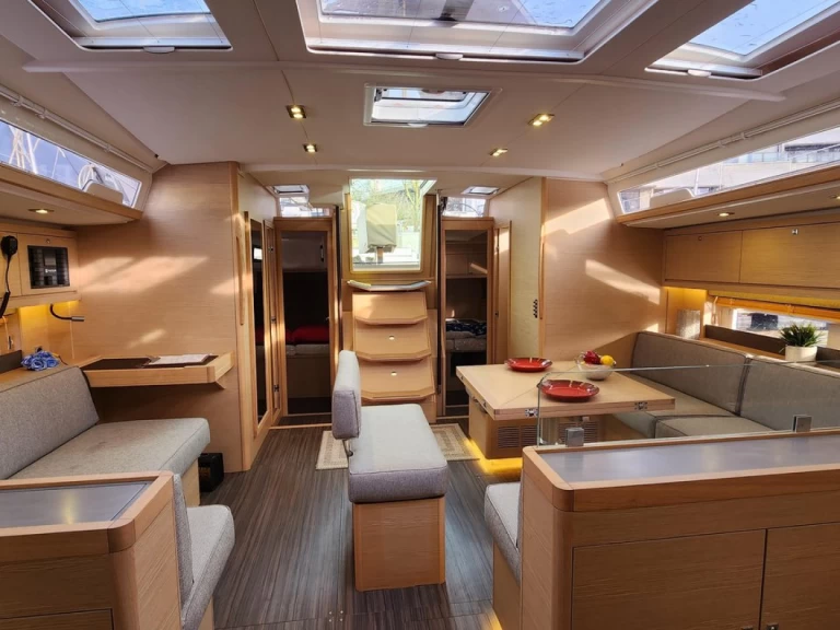 Noleggiare una Dufour Dufour 530 a Procida