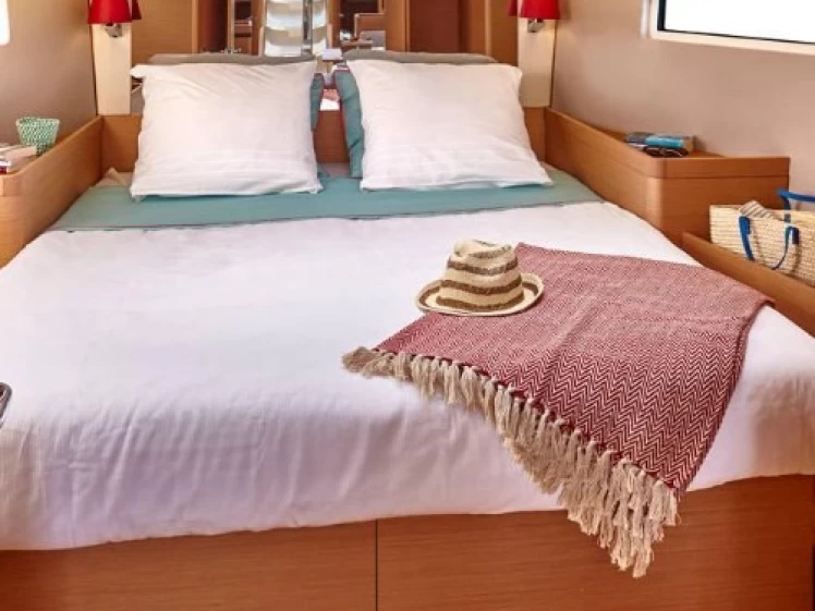 Noleggio Barca a vela Jeanneau con patente nautica