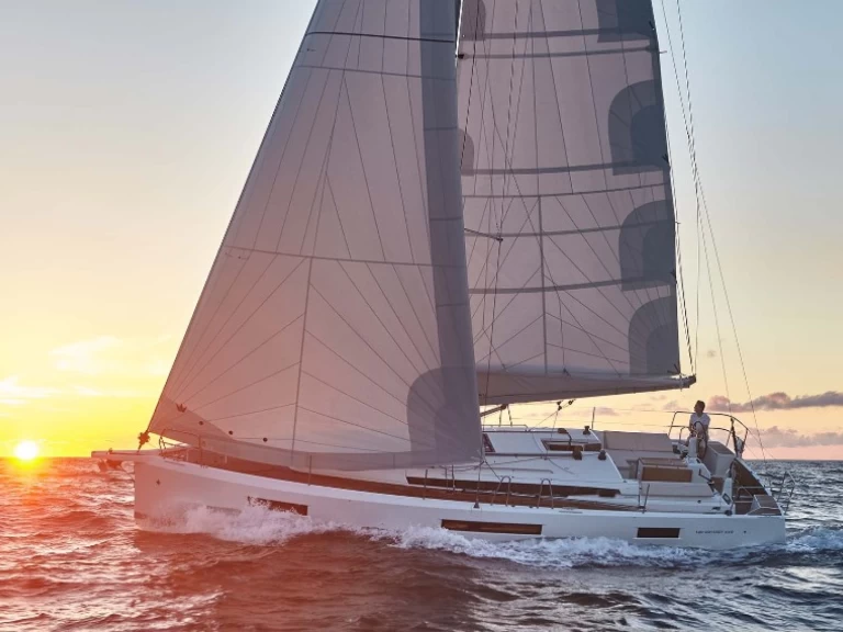 Noleggio Barca a vela con o senza skipper Jeanneau a Ibiza Town