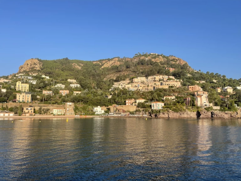 Noleggio Barca a motore Jeanneau con patente nautica