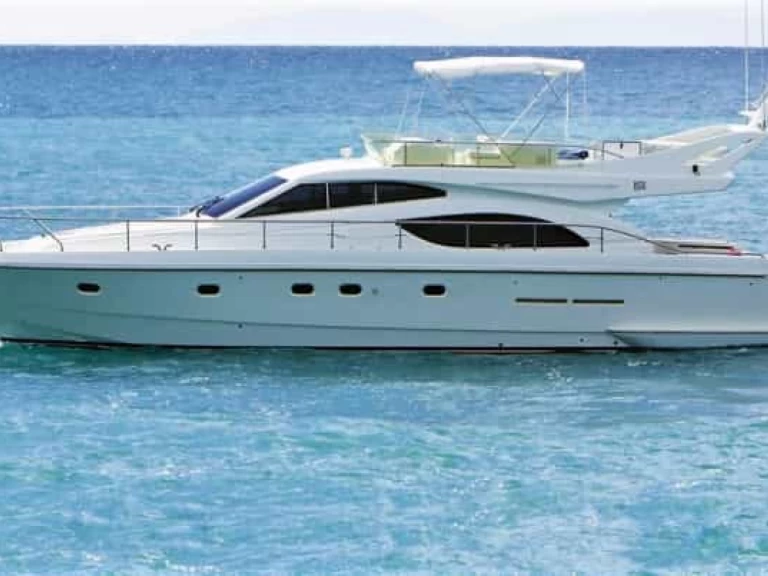 Noleggiare una Ferretti 53 FlyBridge  a Toúrlos
