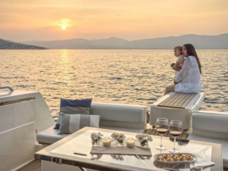 Noleggio Barca a motore a Toúrlos – Ferretti 53 FlyBridge 