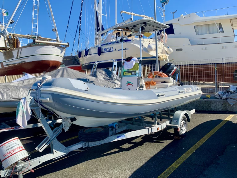 Noleggio Gommone Sacs con patente nautica