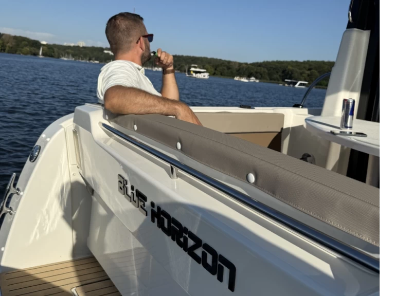 Barca a motore a noleggio a Berlin al miglior prezzo