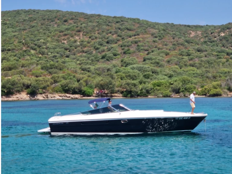 Noleggio Barca a motore Itama con patente nautica