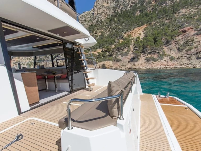 Noleggio Catamarano Fountaine Pajot con patente nautica