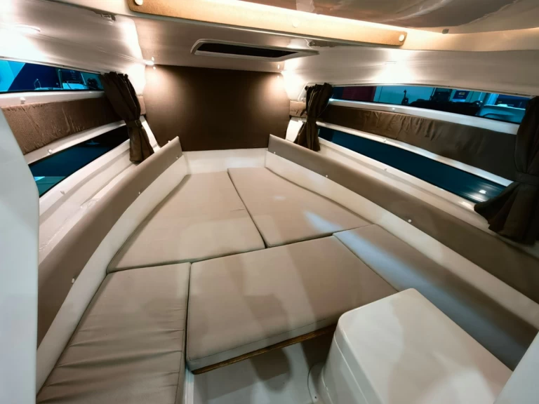 Noleggiare una Azzara 67 S a Zara