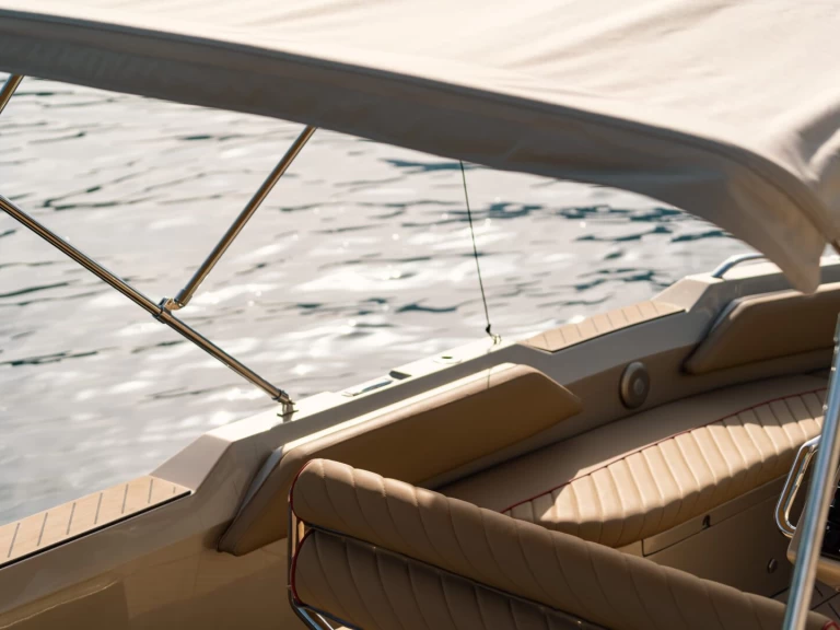 Barca a motore a noleggio a Zara al miglior prezzo