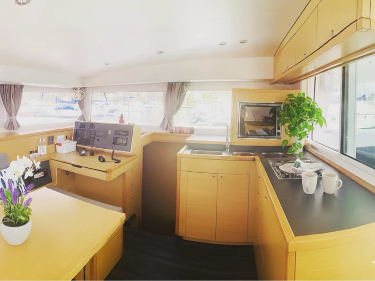 Noleggio Catamarano Lagoon con patente nautica