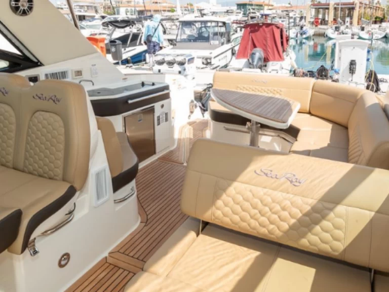 Sea Ray Sundancer 320 da affittare a  Ayia Napa
