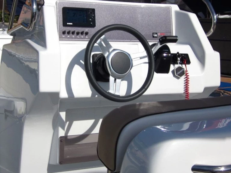 Noleggio Gommone con o senza skipper Lomac a Ajaccio