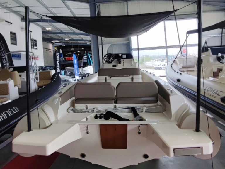 Noleggio Gommone Lomac con patente nautica