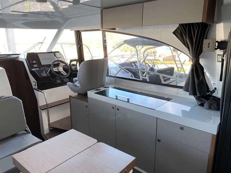 Noleggio barche Bénéteau ANTARES 11 OB FLY a Ajaccio su Samboat